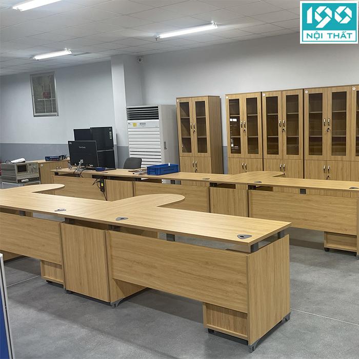 Tính đa dụng và độ bền của bàn làm việc văn phòng gỗ MDF