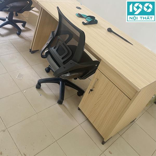 Lưu trữ thông minh với bàn làm việc chân sắt có hộc